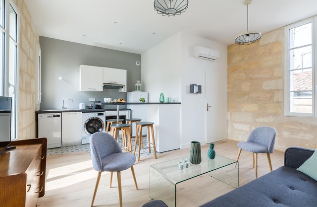 Splendid flat located in the heart of the Chartrons, near the Quays