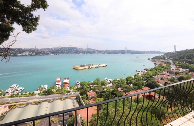 Splendid Flat with Bosphorus View in Besiktas