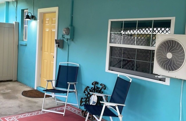 Spotless, cozy studio with private entrance & parking, free WiFi in Clearwater.