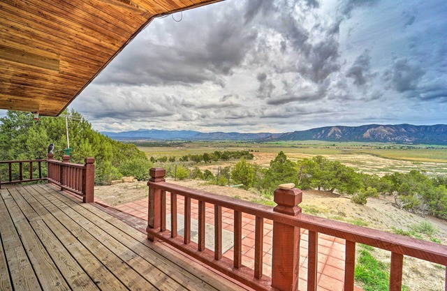 Sprawling Mountain-View Cabin: 5 Mi to Mesa Verde