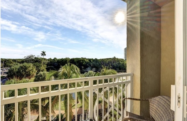 Spring Deals! The Sunrise Suite - Casa Costa 309N, Pools, Jacuzzi, Beach, Shops & Dog Friendly