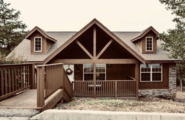 Spring is here! Come stay with us!Two master king suites. Gated golf community.