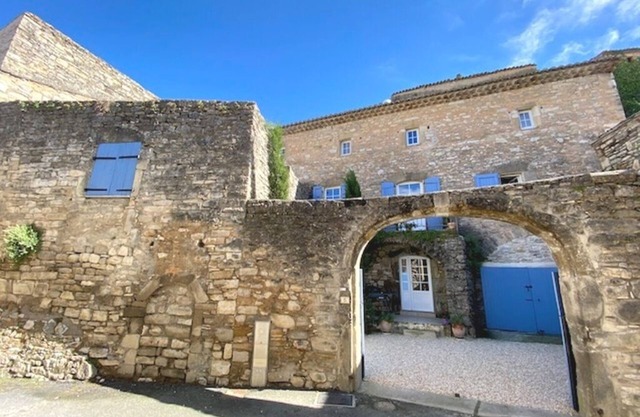 Stone house with pool near Uzès