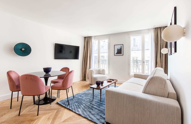 St Georges - One Bedroom in Paris South Pigalle