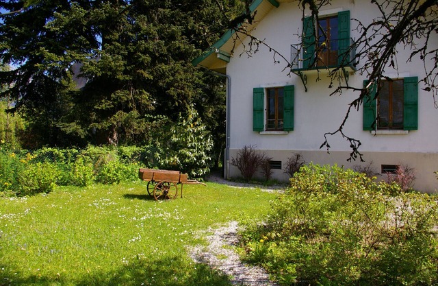 ST-JORIOZ, maison de famille, 500m du Lac, 10M de la piste cyclable, 10pers