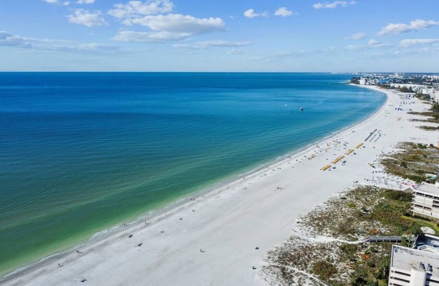 St Pete Beach, 4 Minute walk to the Beach!