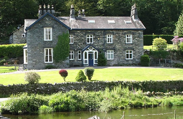 Stablemans Cottage, perfect riverside location between Ambleside & Rydal
