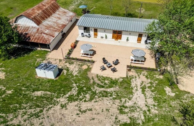 Stables at Fox Hill Farm - Eastender & Westender