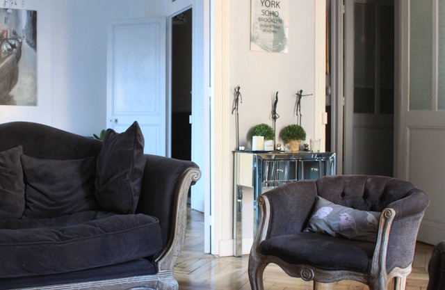 STANDING APARTMENT IN THE CENTER OF LA ROCHELLE 2 STEPS FROM THE OLD PORT AND BEACH