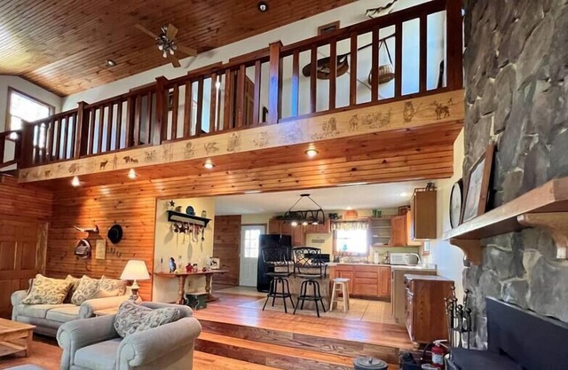 Star View Lodge at Kumbrabow State Forest Off-Grid Lux Cabin