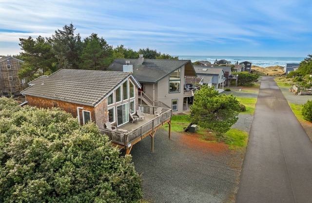 Stargazer-1/2 blk to the beach and golf course, ocean view from deck MCA#251