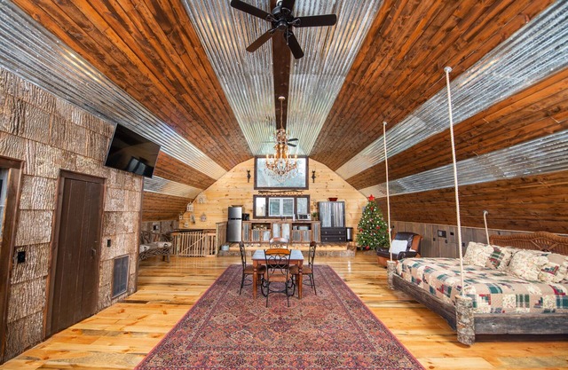 Starry Nights: Farm Stay, Zip Lines, Fishing & Petting Zoo?