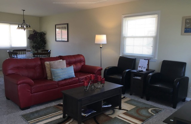 Stately! Professionally Cleaned, Self Check In - Sleeps 10