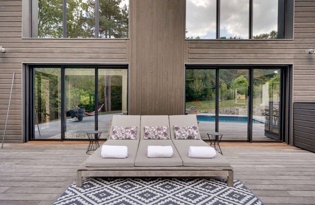 Stay and relax at La ღ Villa La Forêt