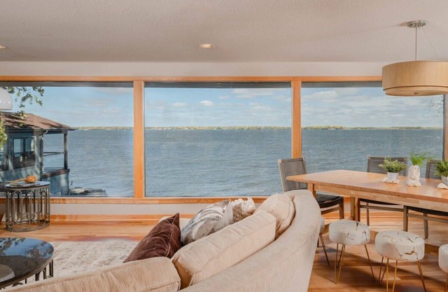 Stay at Sunset Shoreline Lakehouse