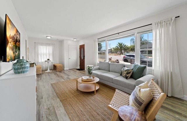 Stay Awhile San Diego: City Views in Prime Location