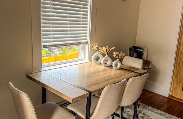Stay by the Ocean & Downtown Beverly - Cozy 2BR with Parking