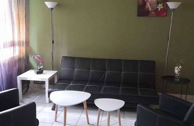 Stay in Caen - Spacious 4 Bedroom Apartment, Near the Beach