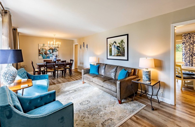 Stay in Franklin - Contact-free check-in- house - fire pit & grill