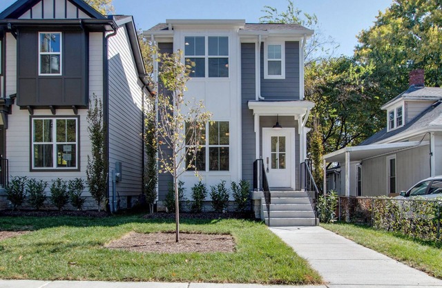 Stay Nashville! Minutes to downtown Nashville! Fenced parking&yard.Pet friendly.