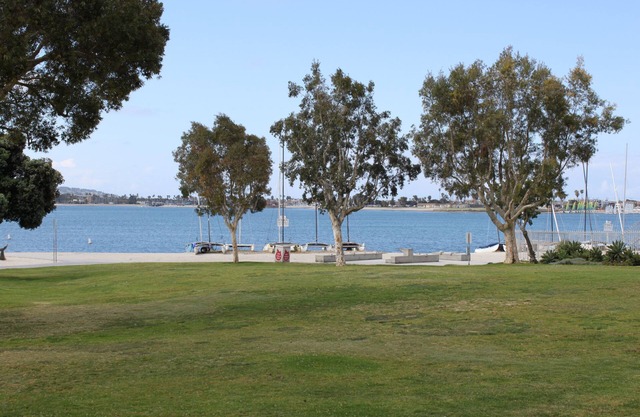 Stay on the bayside with beautiful views