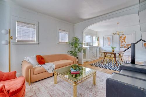 Stay Portland Collection - Warhol Suite - Art Deco Apartment - 92 WalkScore
