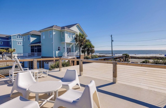 Stay @ Washout Cottage Cozy Beach Getaway with Stunning Views!