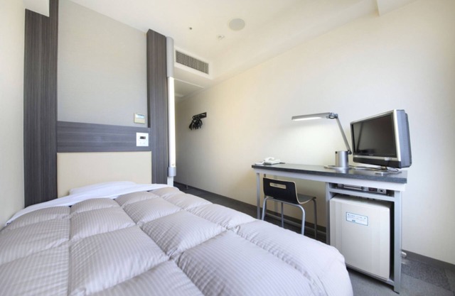 Stay without meals Compact double room smoking/Hachioji Tokyo