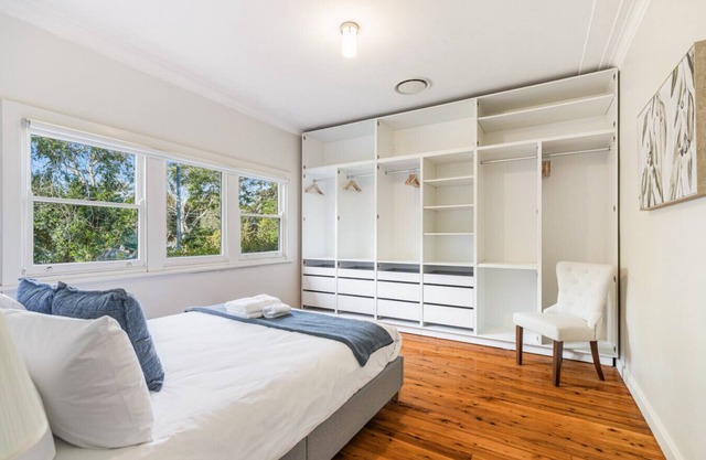 StayAU 4BRM Charming Modern Home in Mt Colah