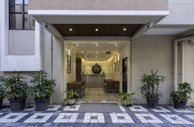 StayBird Divine Suites Business Hotel
