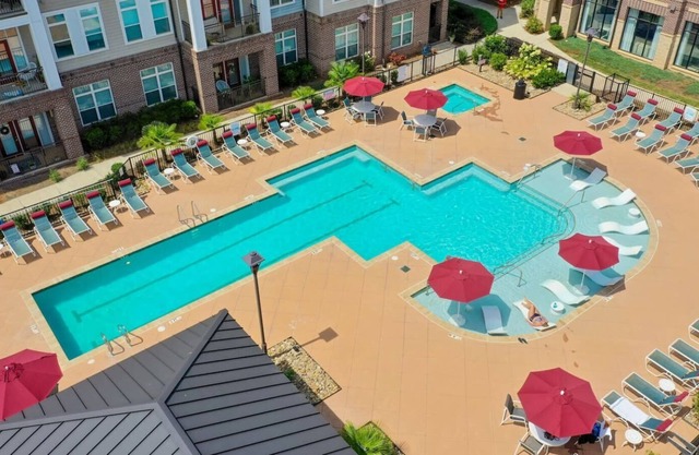 StaysByWalker 1BR - KingBed! Gym/Pool/HotTub/Sauna