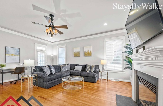 StaysByWalker 4BR Home - King Beds/Yard/Garage