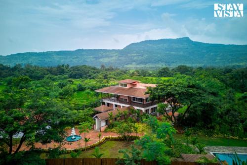 StayVista at Aaraa Vilas with Bonfire, Pool