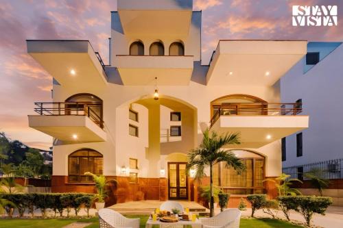 StayVista at Moets Palm Villa with BBQ & Bonfire