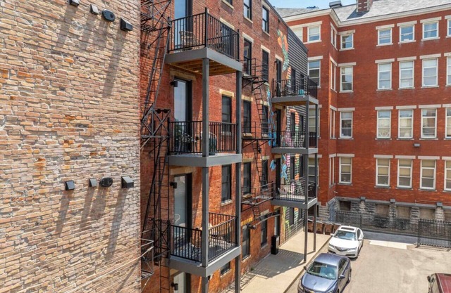 StayWade | OTR | Free Parking