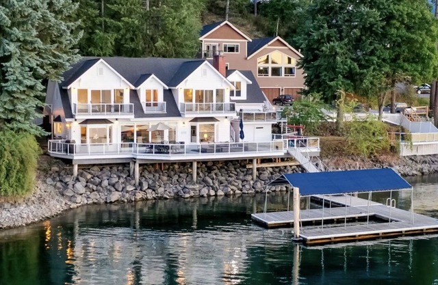 Stellamar: Prime Hayden Lake Waterfront & Hot tub