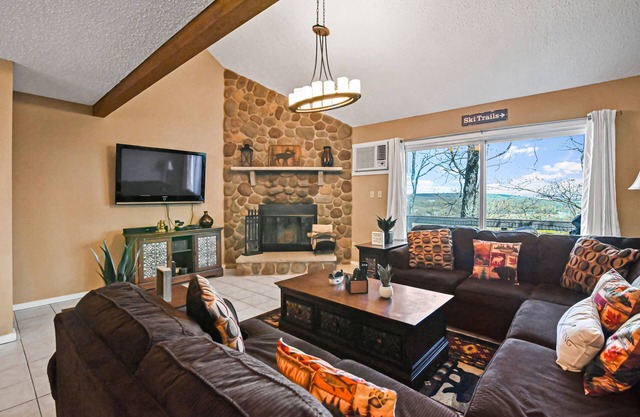 Stellar mountain-view townhome with tennis courts, grill, patio, balcony, & TV