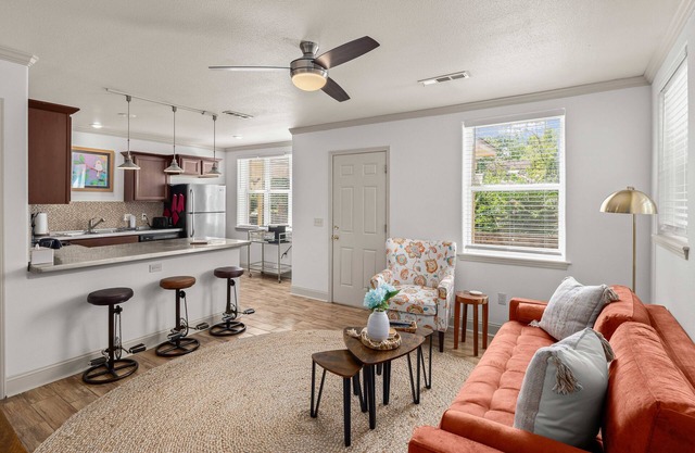Steps away from Dickson, Bright and Open Apartment in historic 1905 home