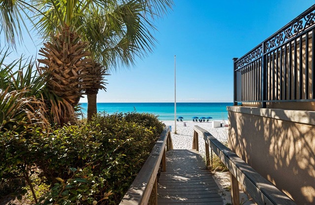 Steps from the Beach, Pet Friendly!