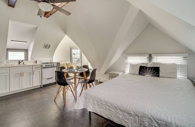 Steps to Beach: Couple's Retreat in Ocean City!