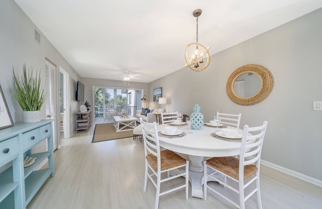 Steps to beach! Tennis Villas Penthouse condo with pool and pickleball.