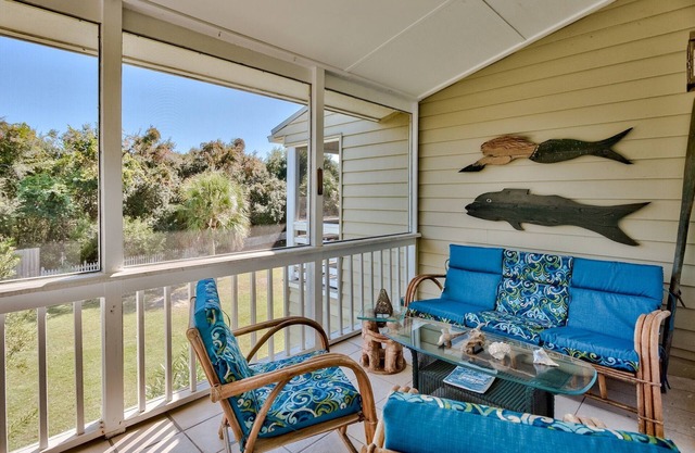 Steps to Beach. Walk to Alys/Rosemary! 2 Balconies