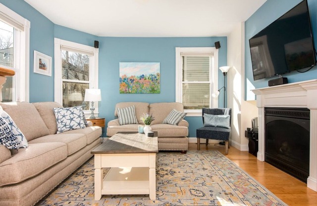 Steps to Downtown | Rooftop Deck | Flexible Stay