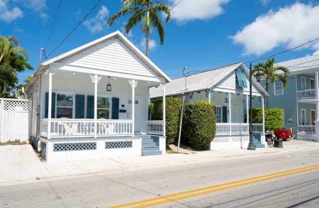 Steps to Duval-Pool-Hot tub- Sleeps 16- BIG groups