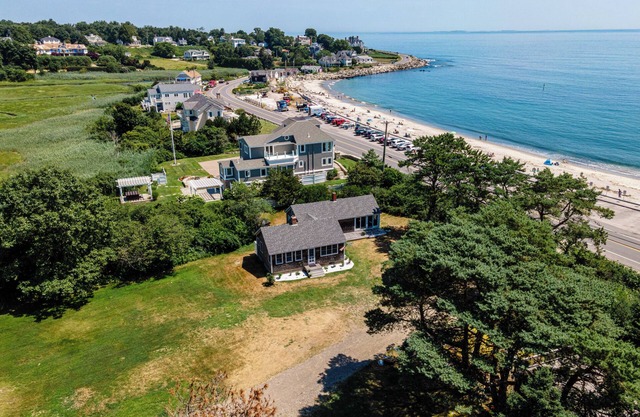 Steps to North Hampton Beach: Cottage w/Deck!