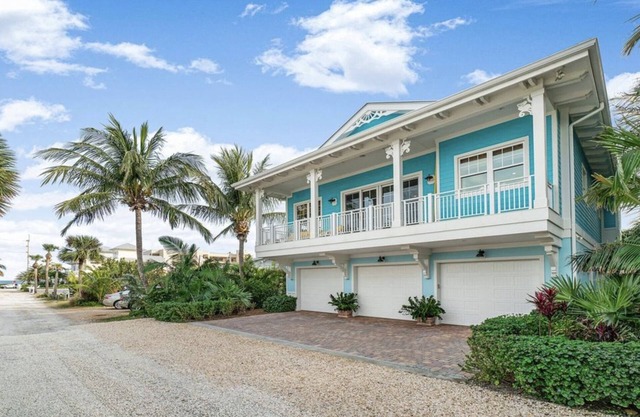 Steps to the Ocean-1 Bd/1Ba Quiet Beach Apartment- Beautiful Sunrises Await You