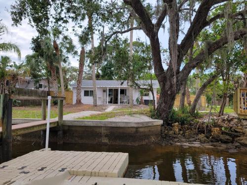 Stingray - Intimate Quaint on Imperial River 1.4 mi. 2 Beach