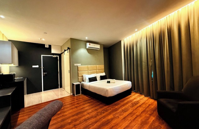 Stirling Suites