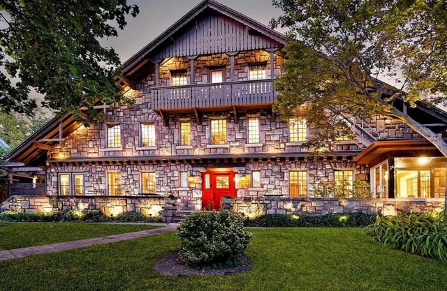 Stone Chalet Bed & Breakfast Inn