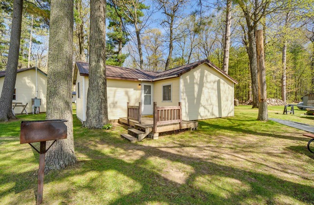 Stone Lake Cabin w/Private Deck & Fire Pit!